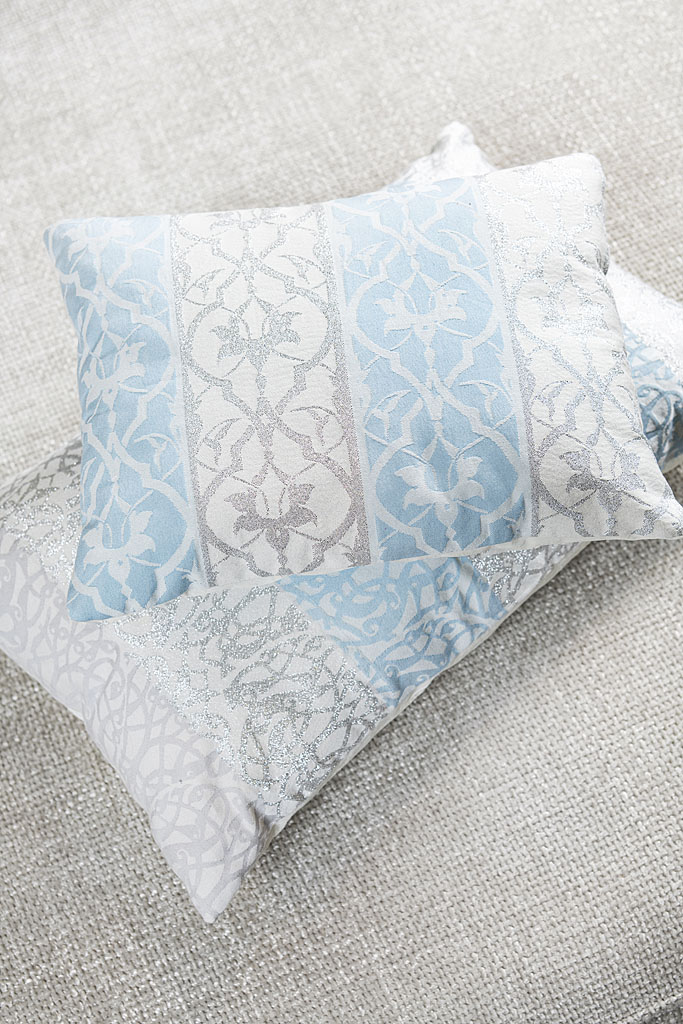 Textile products - Decorative cushions - Light blue silver climbing flowers